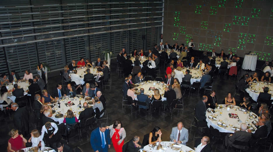 La sociedad castellonense reconoce la trayectoria profesional de Juan Jos&eacute; Monzon&iacute;s