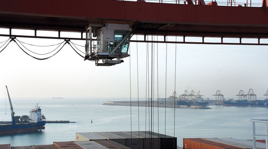 La ca&iacute;da de los tr&aacute;ficos en el Puerto de Valencia amenaza su competitividad