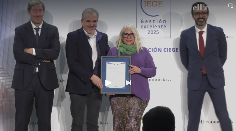 Francesc J. Gómez Martínez, CEO de Biomedical, fue el encargado de recibir la certificación en nombre de la compañía.