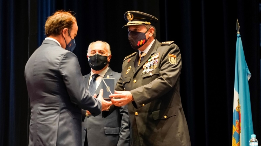 La Polic&iacute;a concede a Landaluce la Cruz al M&eacute;rito Policial con Distintivo Blanco
