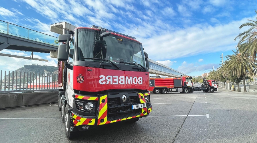 Bomberos de Barcelona estrenan un nuevo vehículo y medios técnicos adquiridos por el Port de Barcelona