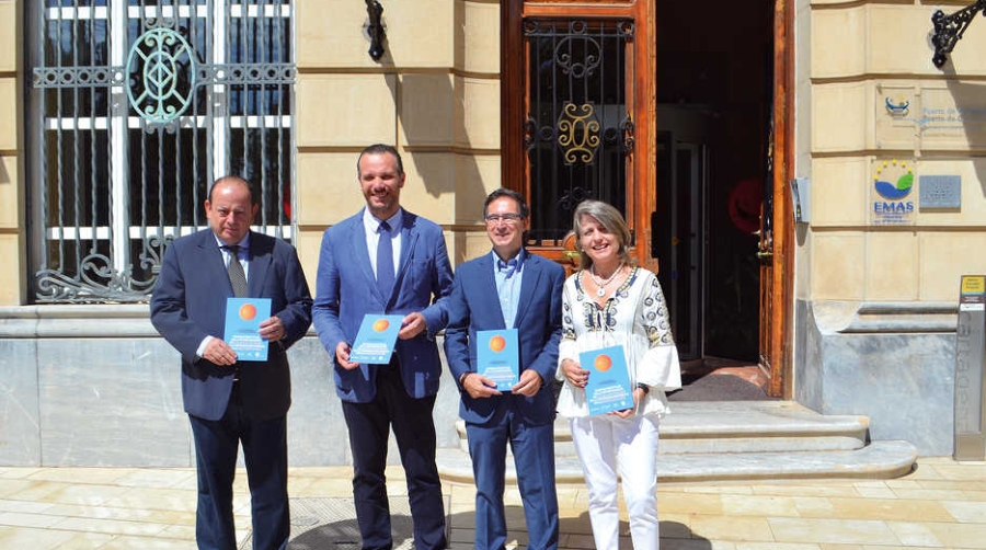 De izquierda a derecha, V&iacute;ctor Meseguer, director de la C&aacute;tedra; Joaqu&iacute;n Segado, presidente de la AP de Cartagena; Javier Ybarra, director Territorial de Hidrogea y Estrella N&uacute;&ntilde;ez, vicerrectora de Investigaci&oacute;n de la UCAM.