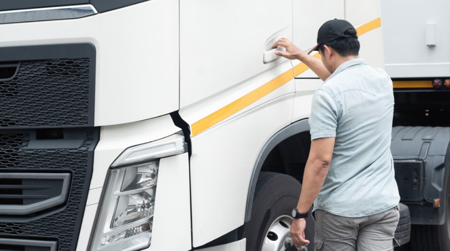 Fenadismer insiste al Gobierno en que proh&iacute;ba la carga y descarga por parte de los conductores&nbsp;