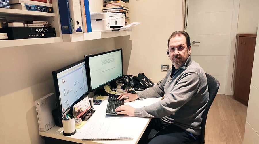 Enric Usach, director de Usach Cd&rsquo;Assegurances, afirma que en la situaci&oacute;n actual &ldquo;todo el mundo est&aacute; por ayudar y sacar adelante esta crisis, por lo que cada d&iacute;a que pasa es un d&iacute;a menos&rdquo;.