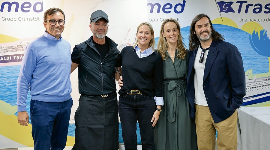 Miguel Pardo, director de Relaciones Institucionales del Grupo Grimaldi en España junto a Jesús Arrúe, Fiona Ferrer, Jana Peiró y el director de SUMMA Mallorca, Óscar García.