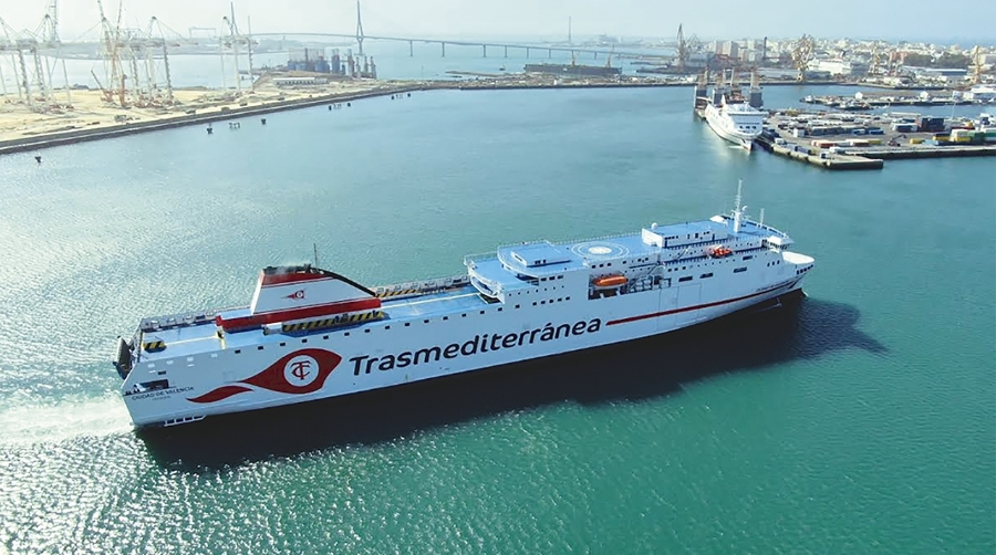 Armas Trasmediterránea operará la línea Canarias-Cádiz un año más