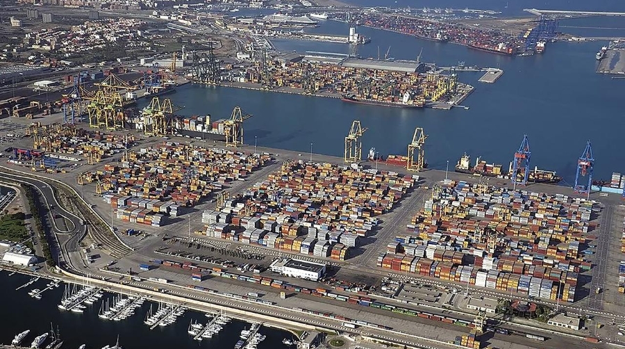 El Puerto de Valencia ha reabierto para el tráfico marítimo de salida del enclave.