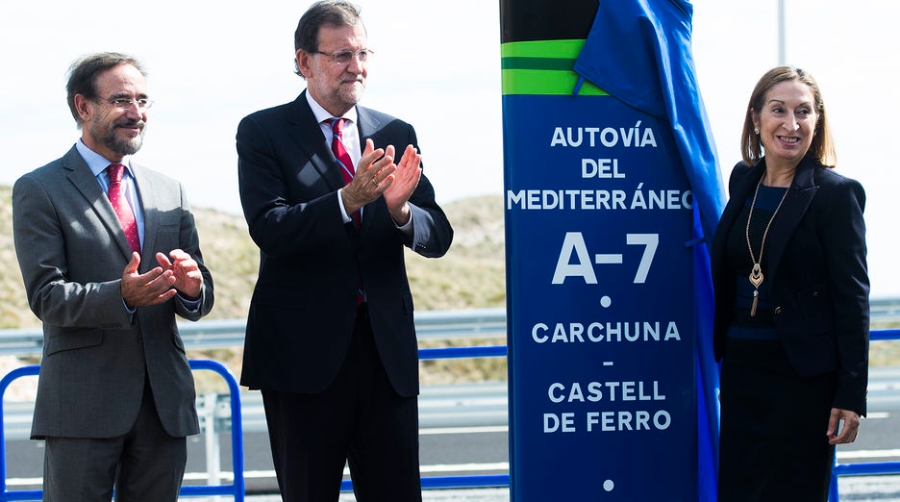 Pastor fomenta la vena inaugural de Rajoy