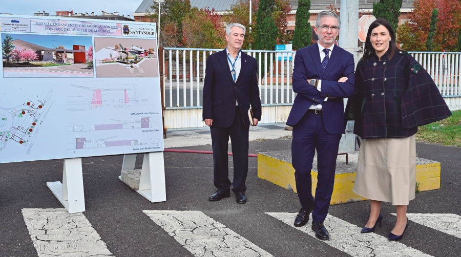 El presidente de la Autoridad Portuaria de Santander, César Díaz, ha estado acompañado por la alcaldesa de Santander, Gema Igual.