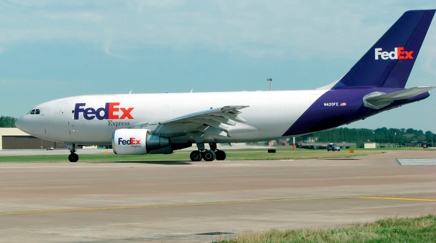 Swissport supera por apenas 85 euros la oferta de FedEx para arrendar su nave en El Prat