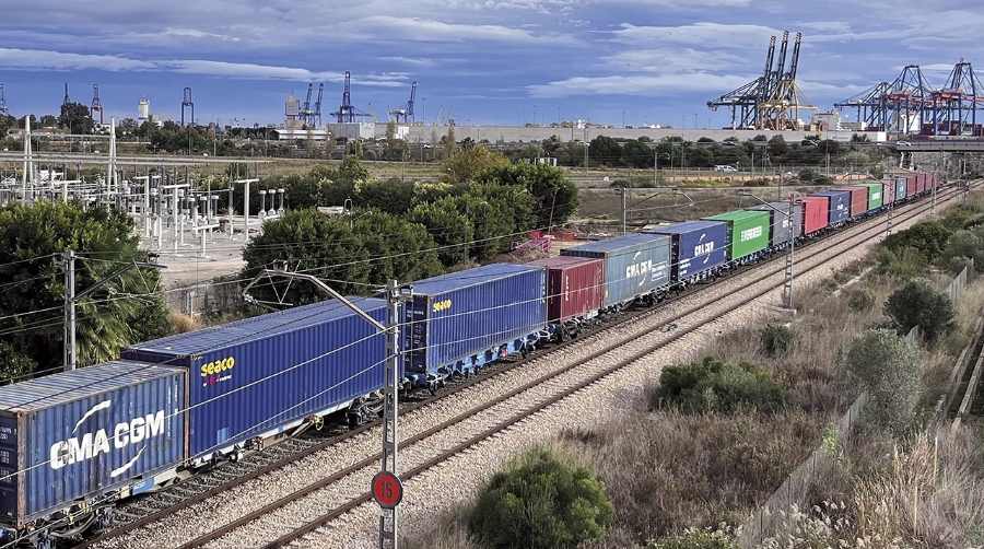 La Autoridad Portuaria de Valencia se ha fijado como objetivo gestionar 150 trenes semanales en 2030.