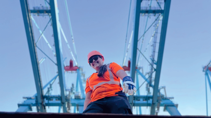 La presencia territorial de las mujeres en los muelles se ha ampliado notablemente: De los 11 puertos con estibadoras en 2017 se ha pasado a 20 puertos en 2025, según datos de Coordinadora.