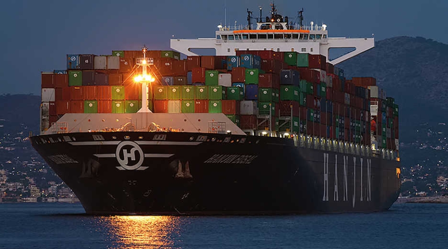 El &quot;Hanjin Bosal&quot; atraca en el Puerto de Valencia y descarga 3.850 TEUs