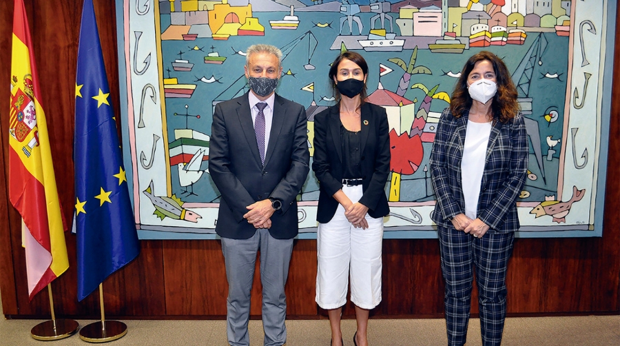 Francisco Toledo, presidente de Puertos del Estado; Isabel Pardo, presidenta del Administrador de Infraestructuras Ferroviarias (Adif), y Merc&egrave; Conesa, presidenta de la Autoridad Portuaria de Barcelona (APB).
