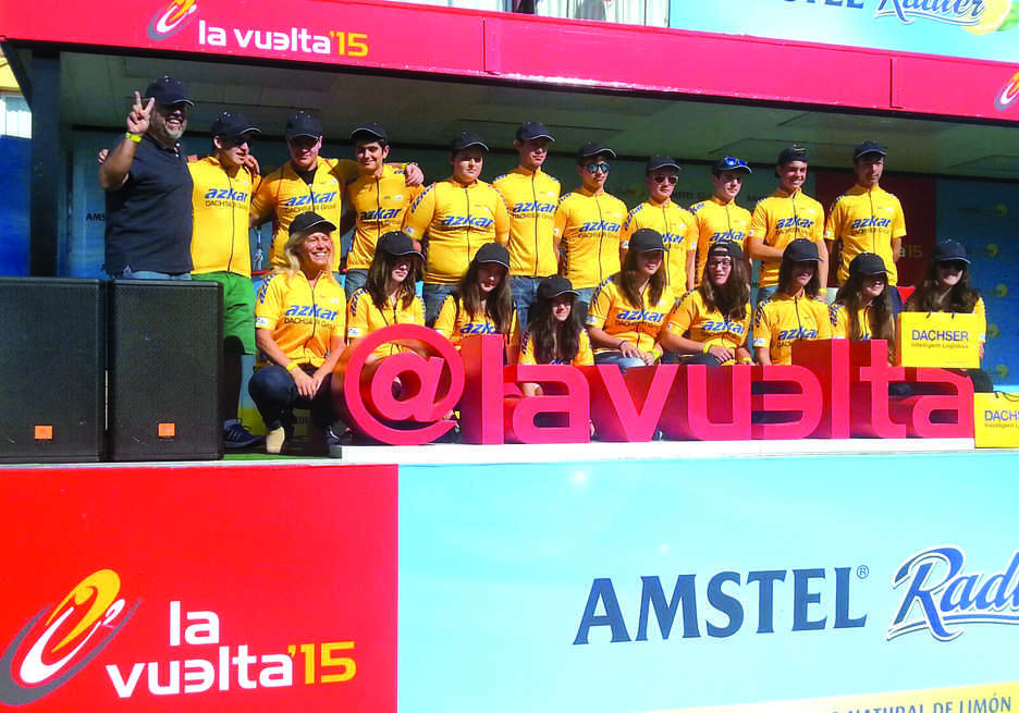 Azkar Dachser Group acerca el ciclismo a los j&oacute;venes