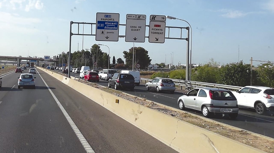 La V-30 es la carretera de acceso al Puerto de Valencia.