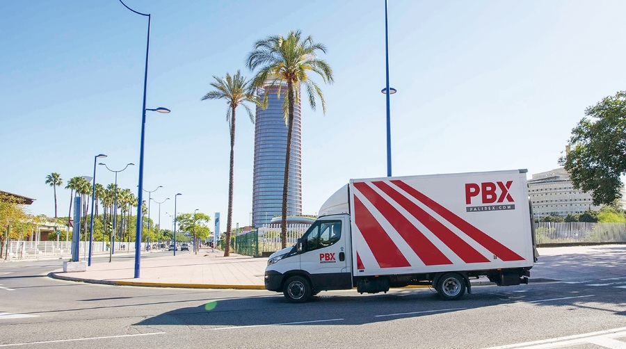 Actualmente, LPH dispone de una flota de más de 100 vehículos de reparto y de arrastres.