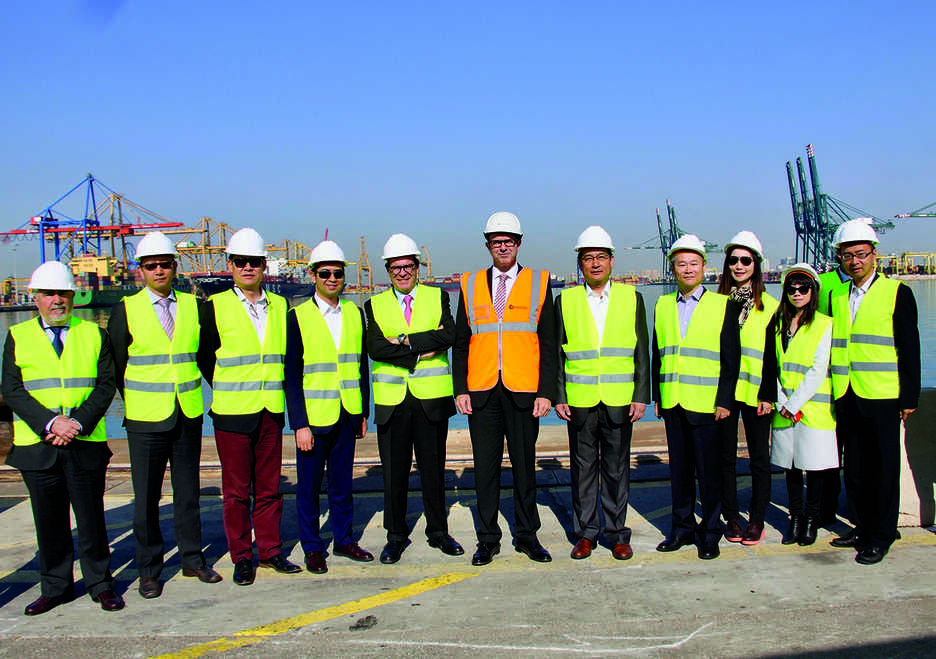 El embajador de China visita el puerto de Valencia