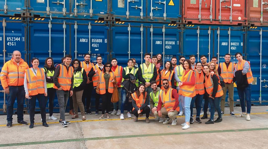Estudiantes de los grados superiores de &ldquo;Transporte y log&iacute;stica&rdquo; y &ldquo;Comercio internacional&rdquo; de IBE Formaci&oacute;n han visitado recientemente las instalaciones de DOCKS en el Parque Log&iacute;stico de Valencia.