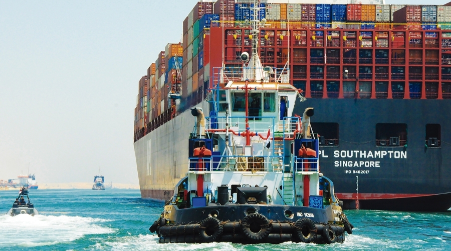 El Canal de Suez retoma su actividad poco a poco con la vuelta de 166 buques desde el pasado mes de febrero.