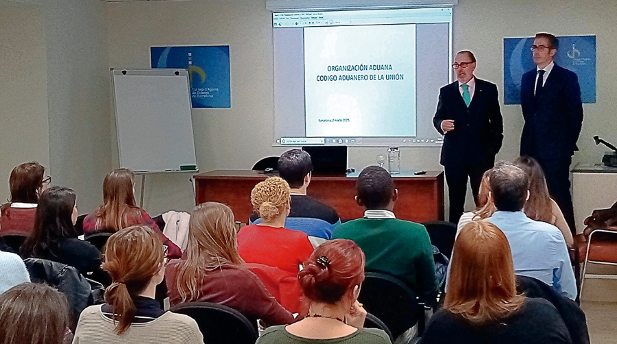 El COACAB inicia el curso de Despacho Aduanero