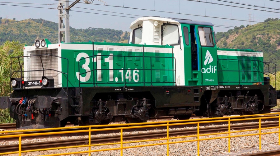 Adif licita el mantenimiento de 42 locomotoras para mercancías