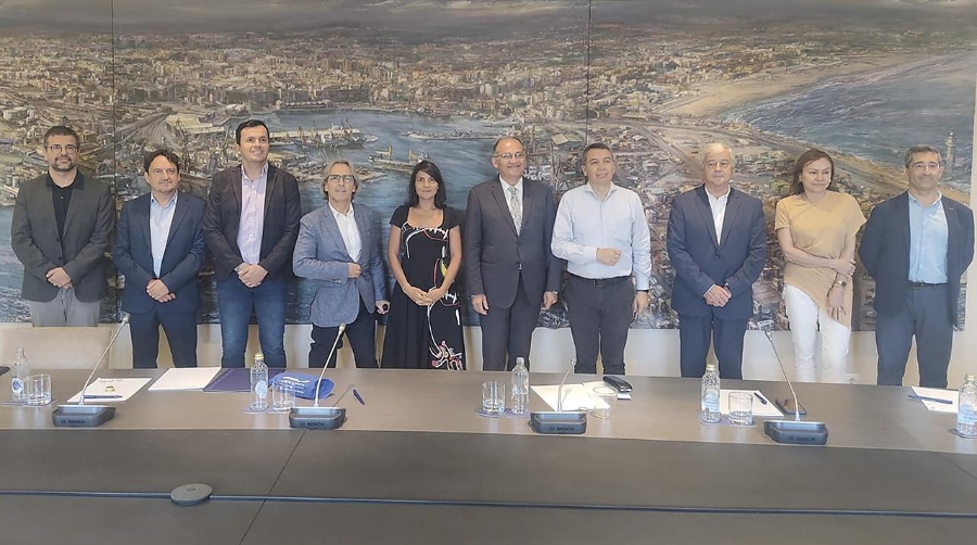 Representantes de la APV, la Fundación Valenciaport y el Ministerio de Transporte de Colombia.