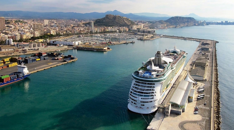 Innovación da el primer paso del hub digital del puerto de Alicante