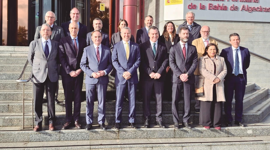 Arsenio Domínguez analiza con las autoridades españolas los retos del transporte marítimo