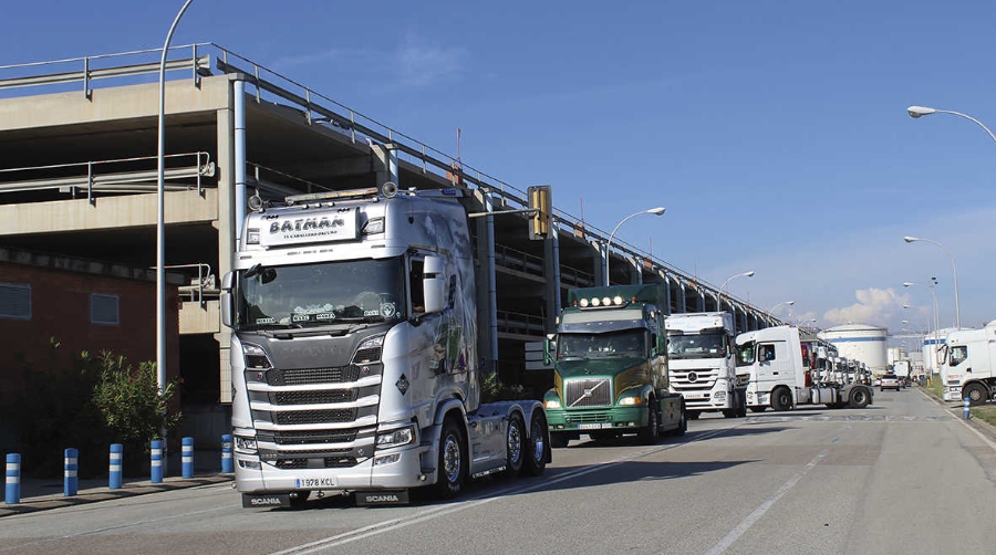 Los transportistas aut&oacute;nomos de contenedores de Barcelona se movilizar&aacute;n la pr&oacute;xima semana