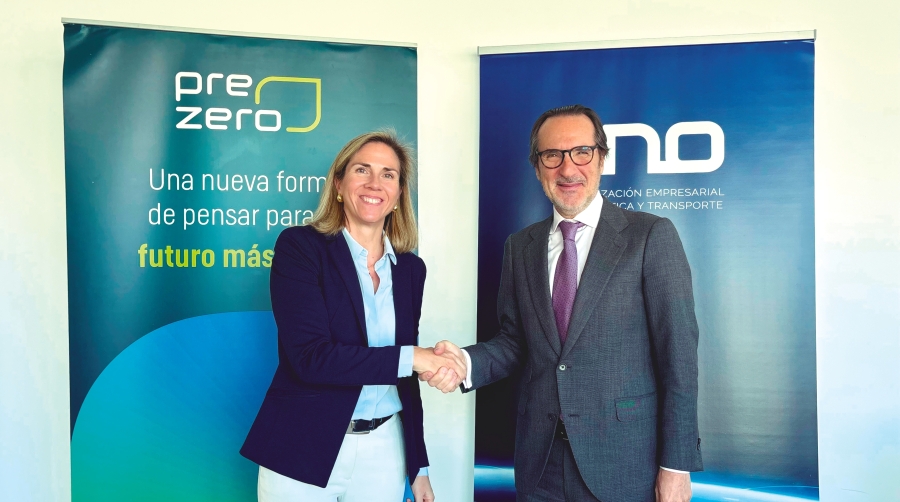El presidente de UNO Logística, Francisco Aranda; y la directora comercial de PreZero España, Alicia Cámara, han rubricado un acuerdo de colaboración con el que ambas entidades persiguen apoyar la transición ecológica de la logística y el transporte, con la tecnología como gran aliada.