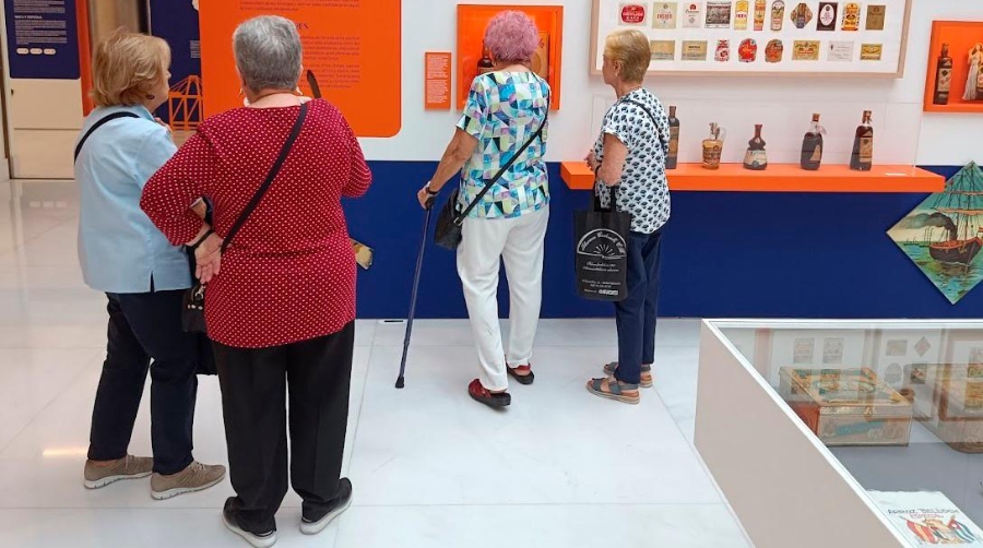 Más de 6.000 personas han visitado la exposición “València. Porta al Disseny”