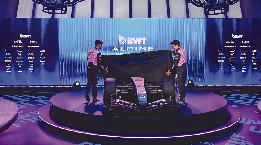Pierre Gasly y Franco Colapinto desvelan los colores del nuevo coche de Alpine.