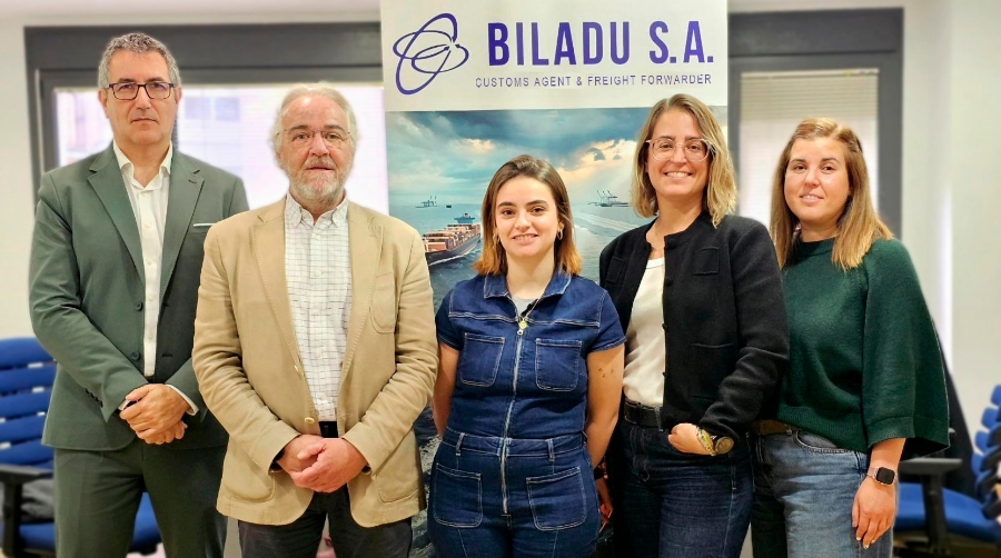 El equipo de Biladu en Santander. Desde la izquierda: David Mazas (director), Eduardo Fernández, Mishell Martinez, Paula Toca, Marta Iglesias.