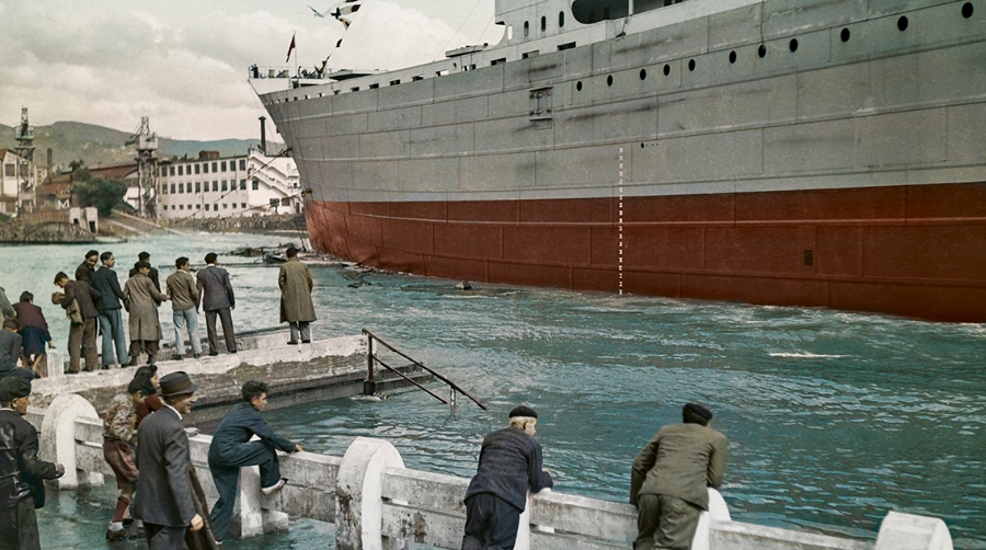 Las trece fotograf&iacute;as seleccionadas est&aacute;n tomadas en Bilbao y en Ezkerraldea y muestran escenas de la actividad cotidiana y portuaria entre 1930 y 1970.