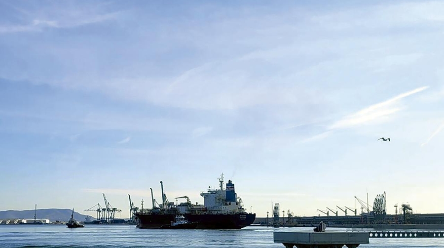 Esta actuación permitirá al puerto ganar 420.000 metros cuadrados al mar.