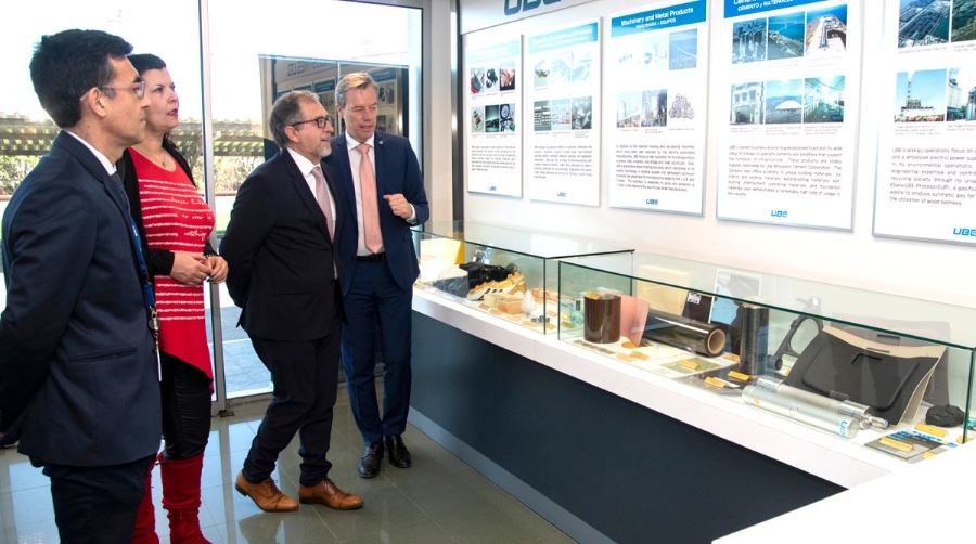 Un momento de la visita del presidente de la Diputaci&oacute;n de Castell&oacute;n a la compa&ntilde;&iacute;a.