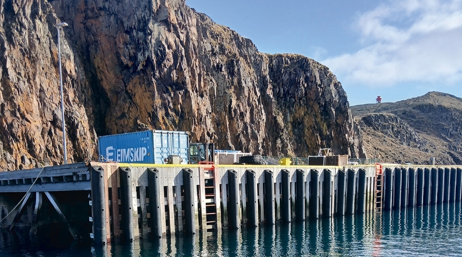 ShibataFenderTeam instala 42 defensas marítimas DD en Islandia
