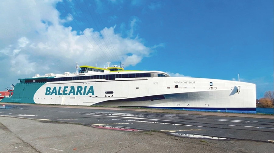 El nuevo trimarán de Baleària.