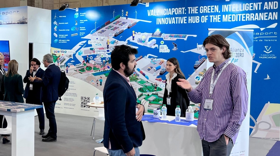 Exposición sobre la estrategia Valenciaport 2030 para alcanzar las cero emisiones.