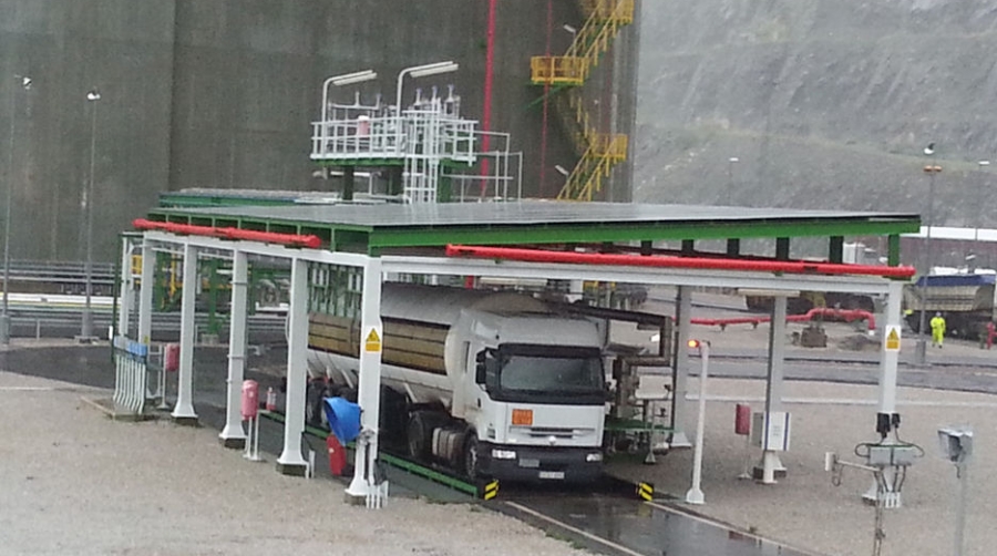 Bah&iacute;a de Bizkaia Gas reanuda a buen ritmo la carga de cisternas en el Puerto de Bilbao