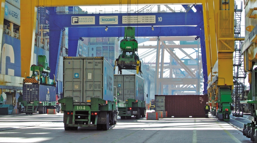 La conectividad internacional de Valenciaport lo convierte en un importante aliado de las empresas azulejeras.