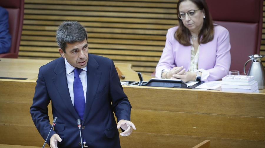 Mazón se compromete a reclamar en Madrid la Terminal Norte del Puerto de Valencia