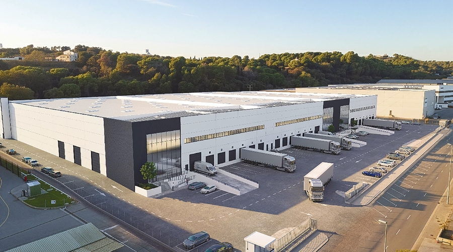 La nave dispondrá de 18 muelles de carga, 11,6 metros de altura libre, 88 plazas de aparcamiento y certificación BREEAM Excellent