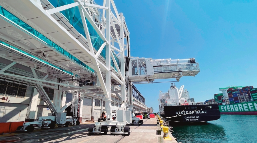 Nueva pasarela de embarque de Adelte en el puerto de Boston