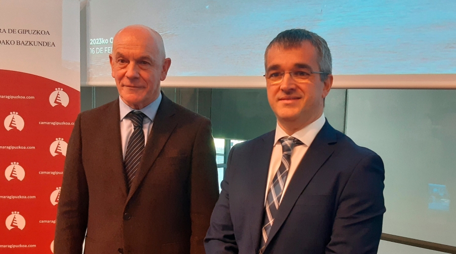 El presidente de Pasaia, Joakin Telleria, junto al director, David Candelario. Foto J.P.