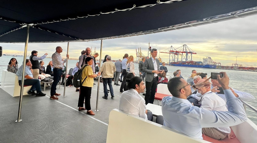 Cerca de un centenar de participantes del European Big Data Value Forum han querido conocer de primera mano el Puerto de València y su funcionamiento.