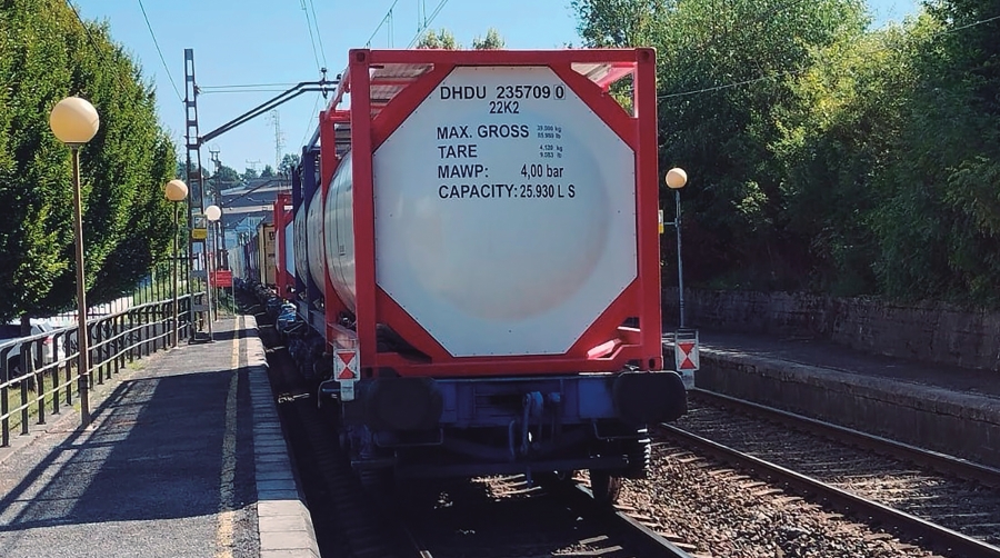 La comarca de Aiaraldea está comunicada por ferrocarril a través de la linea C-3 Bilbao-Orduña de Renfe.