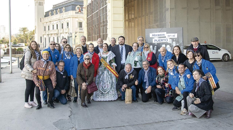 El mundo fallero de todo el mundo se da cita en el Puerto de Valencia