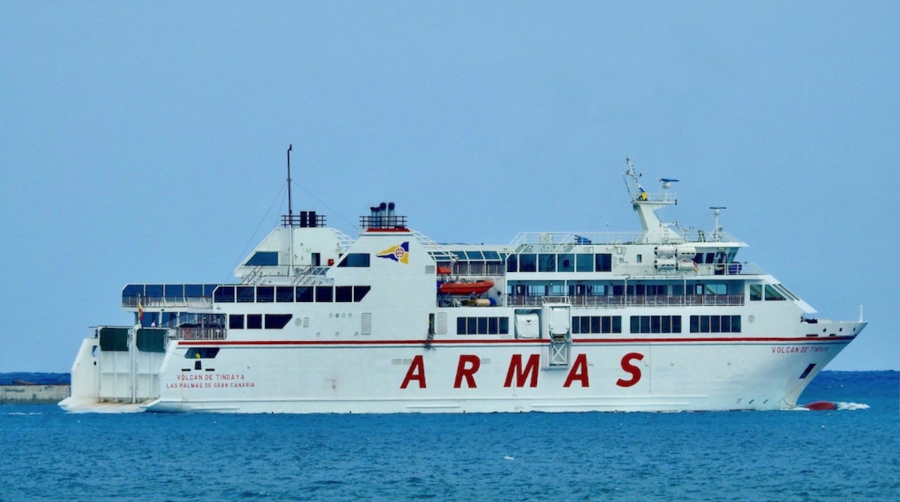 Armas Trasmediterr&aacute;nea comienza a operar en el nuevo puerto de Playa Blanca